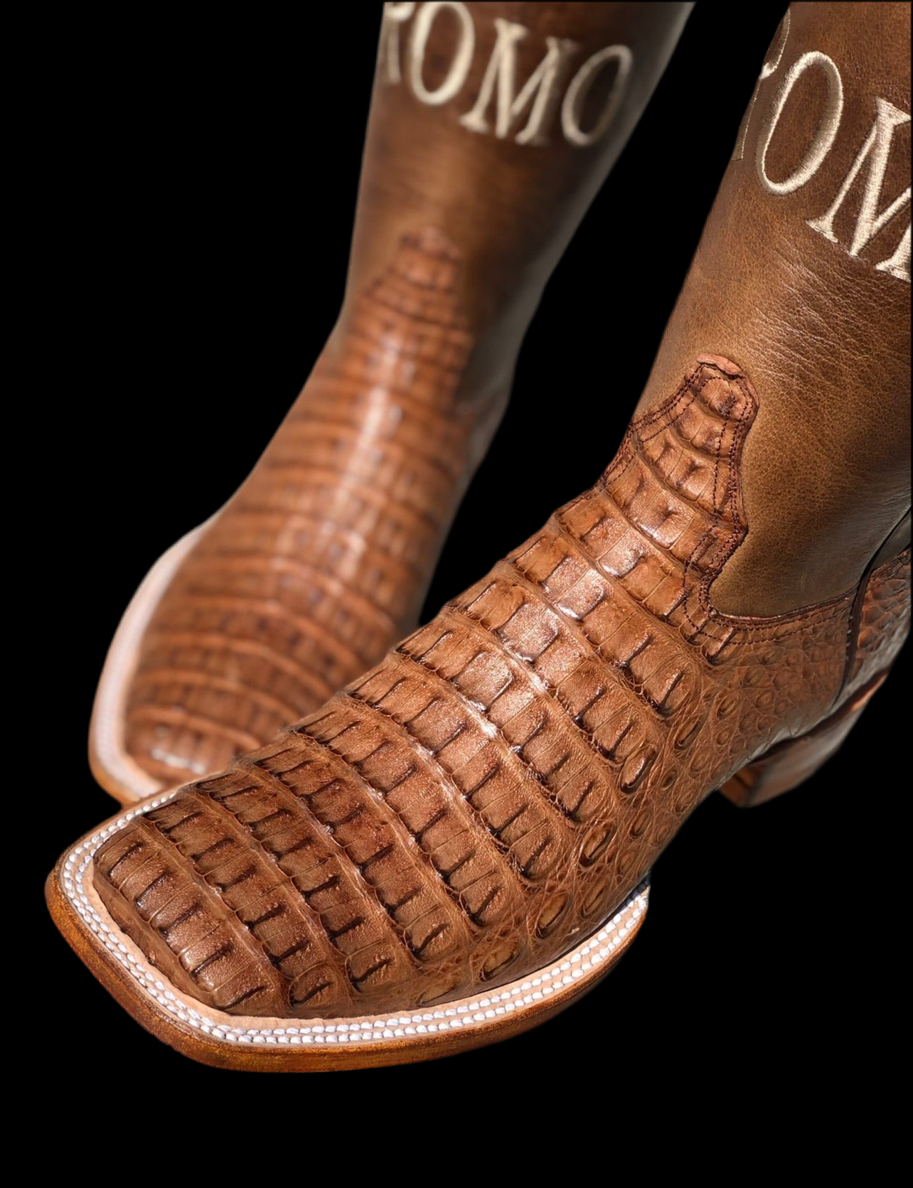 Caiman 🐊 back Boltsboots signature