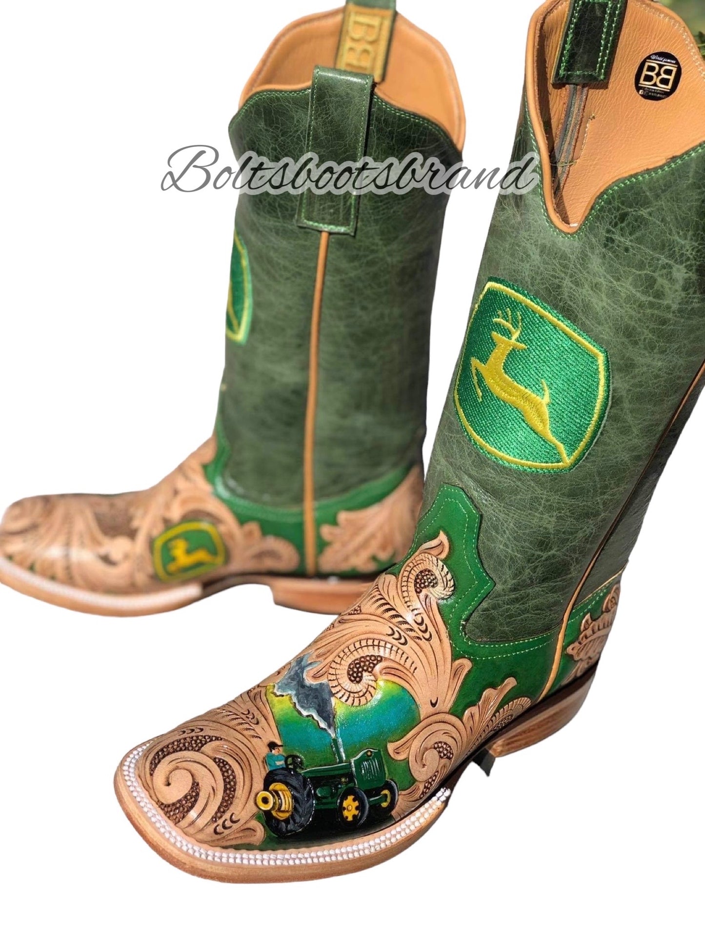 Handtooled 🚜🌵Deere dee🧑🏻‍🎤 (women’s signature)