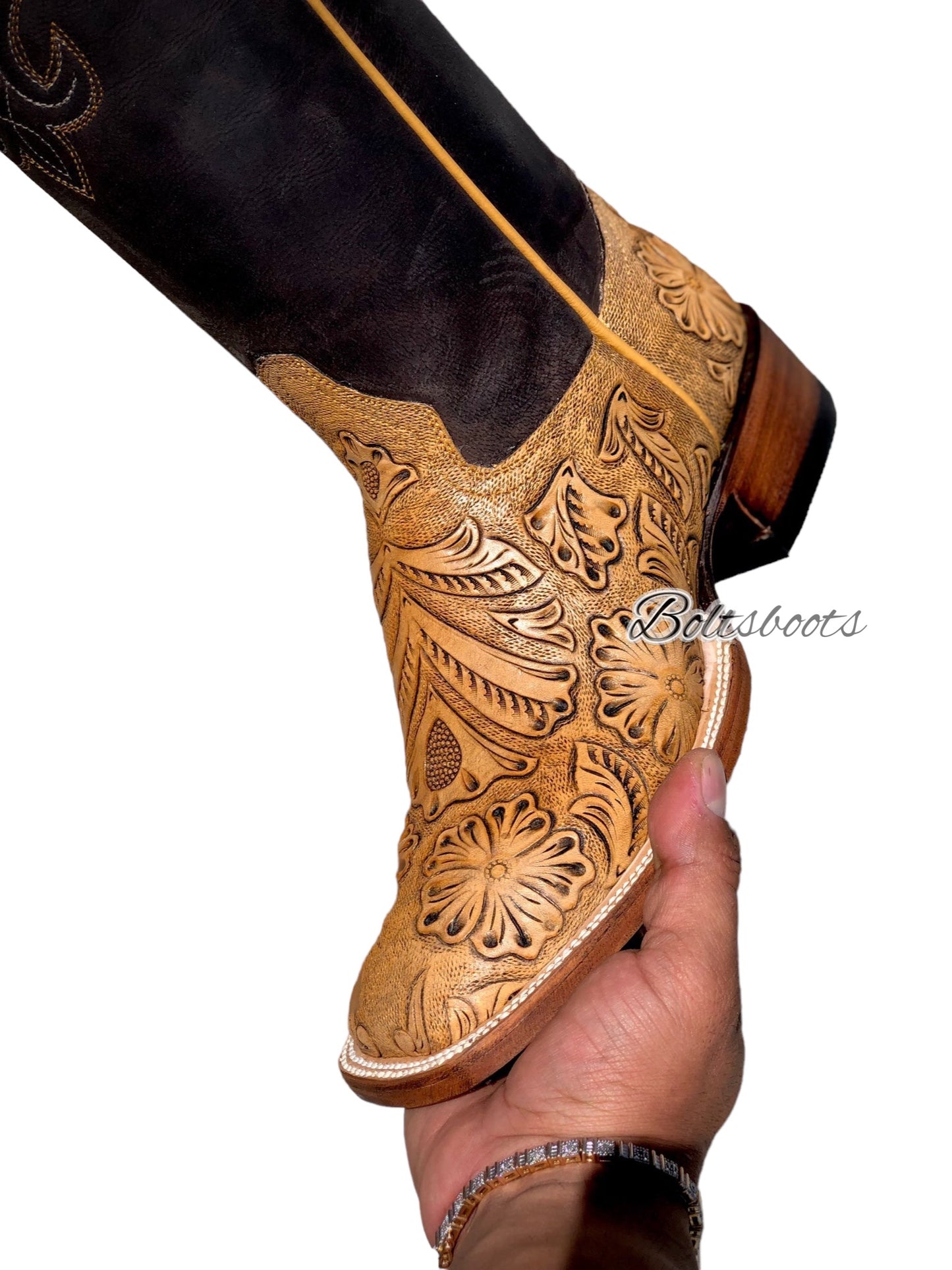 Sahara handtooled by Boltsbootsbrand