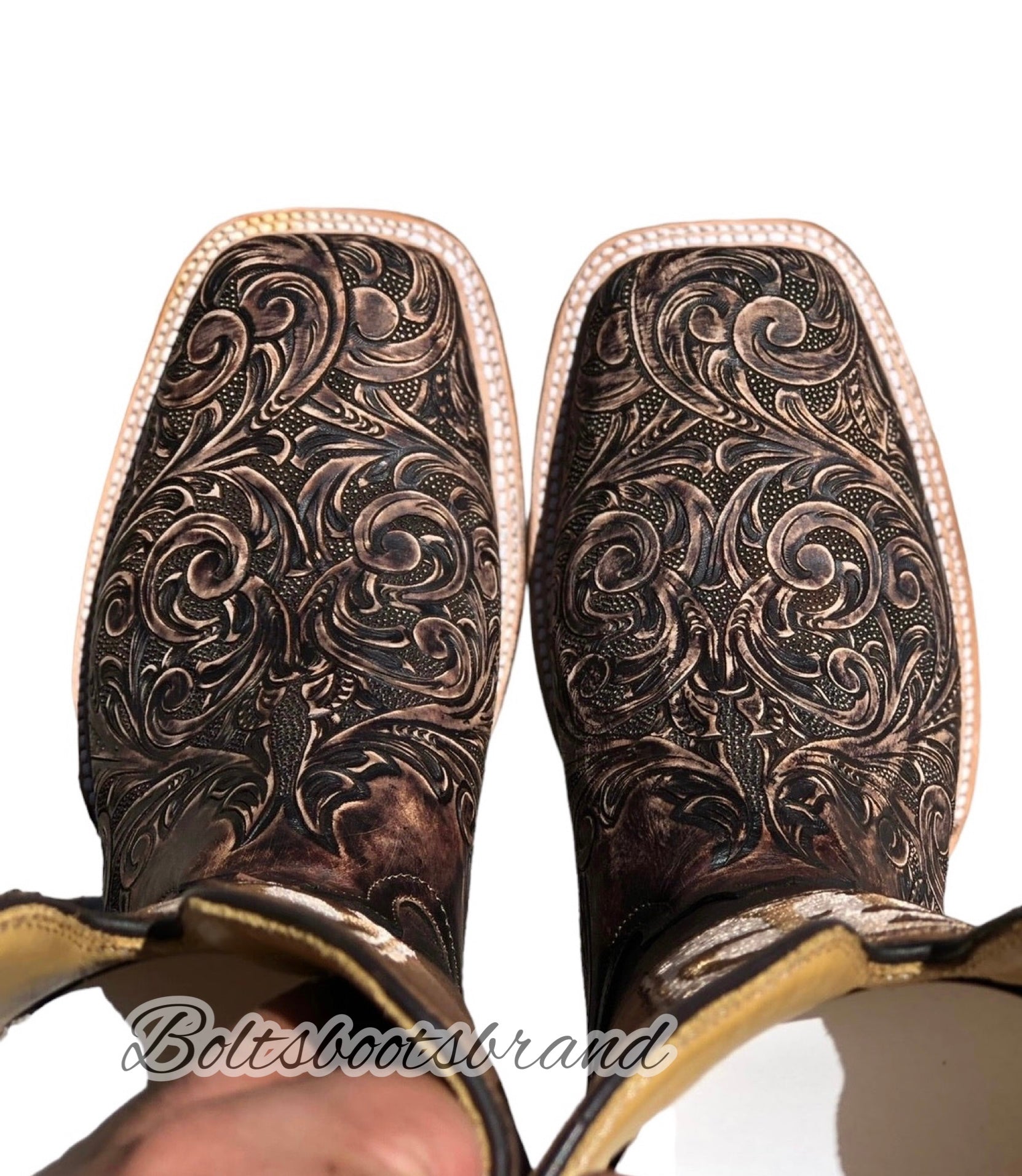 Rustic scrolls 🐿🐿🪵 – boltsbootsbrand